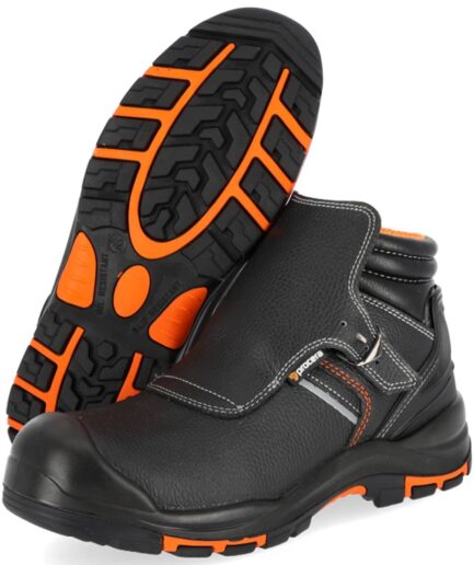 Elastyczna i antypoślizgowa podeszwa SR w trzewikach SPARK S3L.