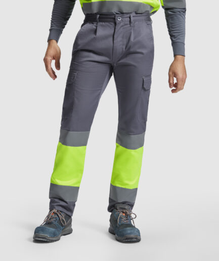 Spodnie robocze SOAN – widok z przodu, model o wysokiej widoczności z odblaskami